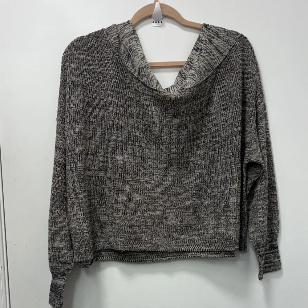 FREE PEOPLE GRAY OFF THE SHOULDER SWETER SIZE XS